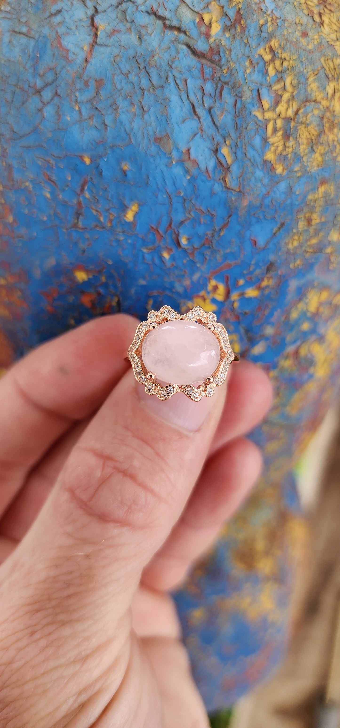 This breathtaking ring is a masterpiece of refined artistry, worthy of royalty. Crafted from sterling silver with a luxurious rose gold plating, it exudes warmth and grace, embodying the delicate balance of opulence and understated elegance.