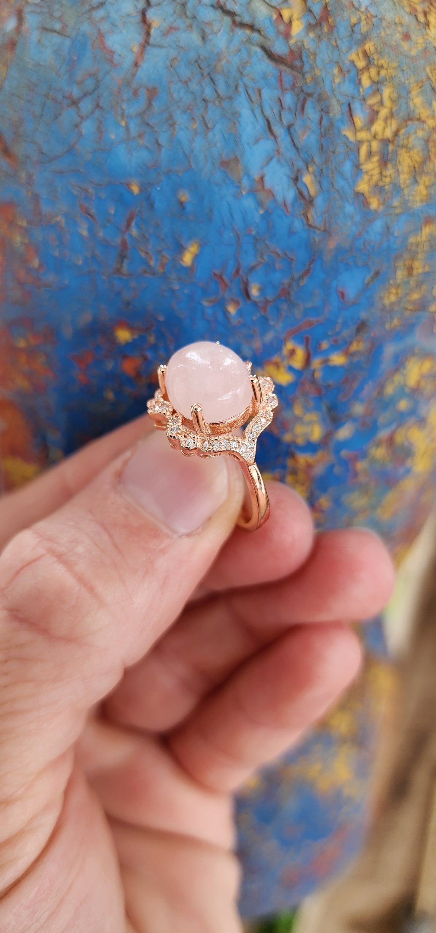 This breathtaking ring is a masterpiece of refined artistry, worthy of royalty. Crafted from sterling silver with a luxurious rose gold plating, it exudes warmth and grace, embodying the delicate balance of opulence and understated elegance.