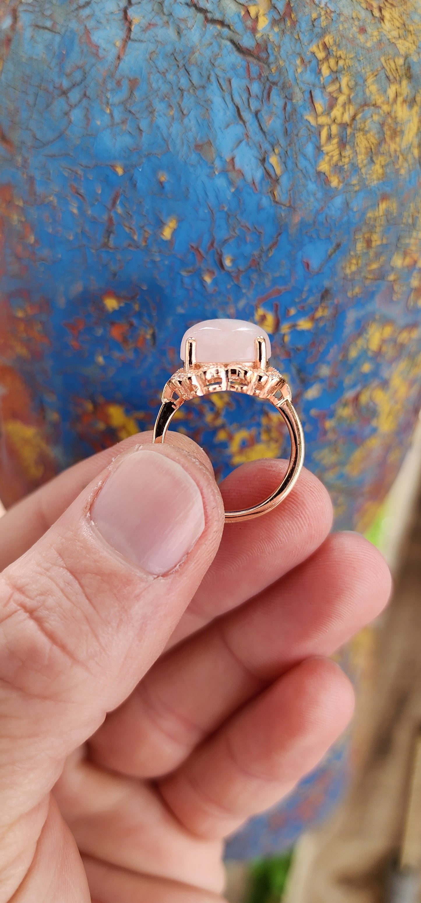 This breathtaking ring is a masterpiece of refined artistry, worthy of royalty. Crafted from sterling silver with a luxurious rose gold plating, it exudes warmth and grace, embodying the delicate balance of opulence and understated elegance.