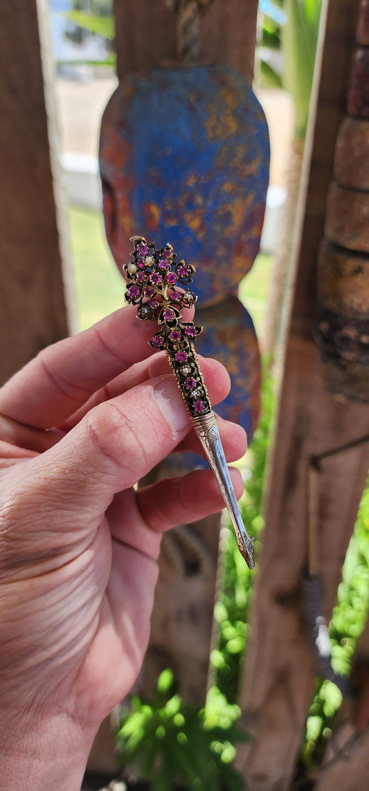 This rare brooch is an antique  Victorian-era Sri Lankan Kondakoora hairpin, crafted circa the late 19th century (1890's).