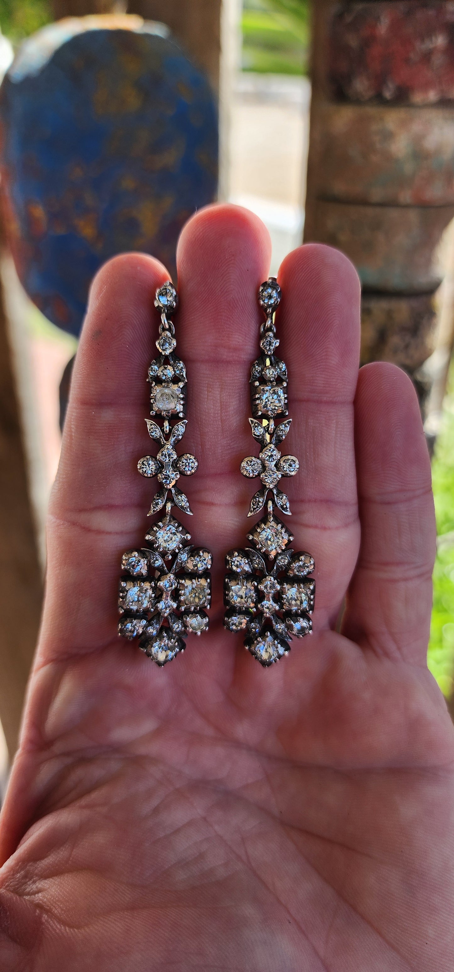 ULTRA RARE !!! These antique Giardinetti style screw-back drop earrings, dating from the late Georgian to early Victorian era (circa 1790–1890), are a magnificent example of historical jewelry craftsmanship.