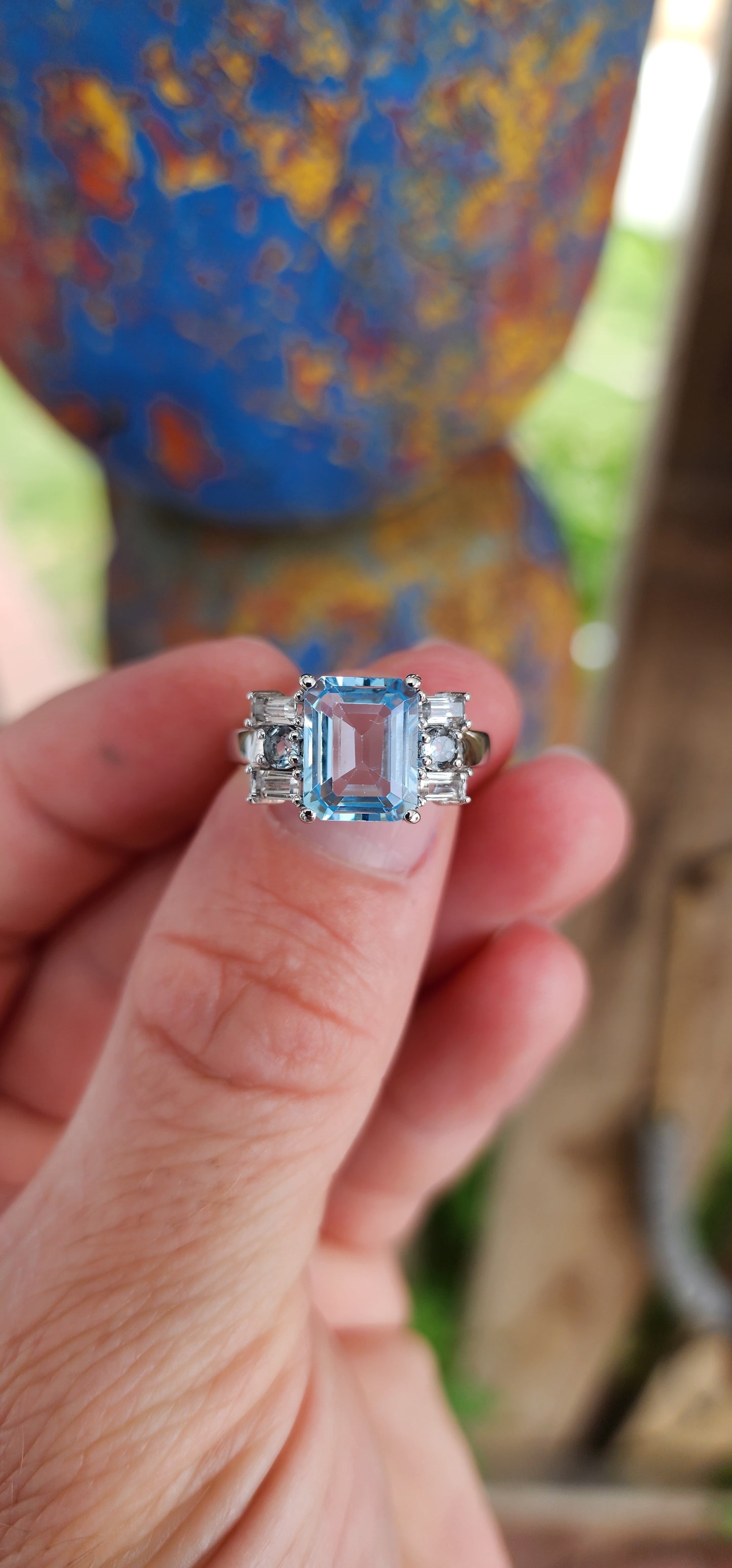 This marvelous sterling silver dress ring showcases an exquisite Art Deco-inspired design, exuding timeless elegance and sophistication.