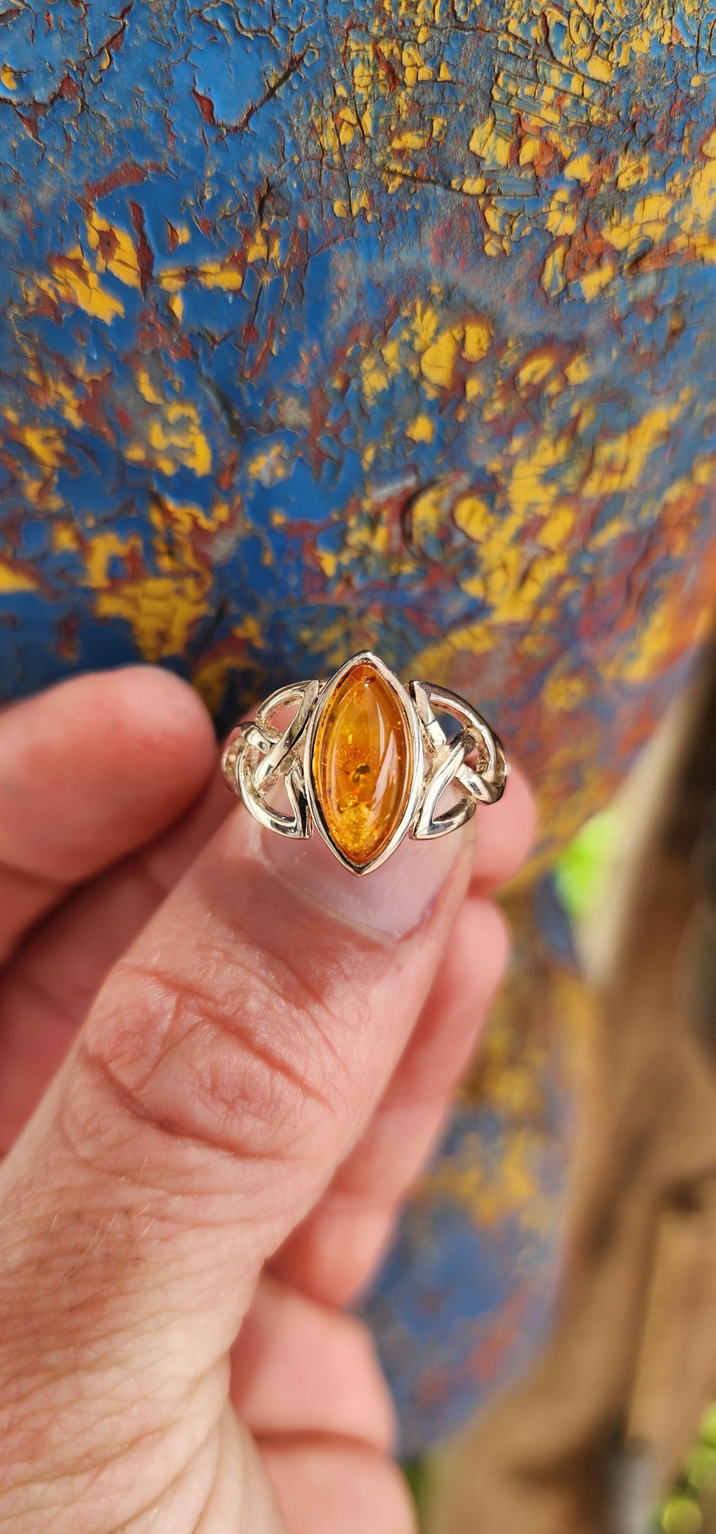 This sterling silver ring is a masterpiece of both elegance and symbolism, its design rooted in ancient Celtic tradition.
