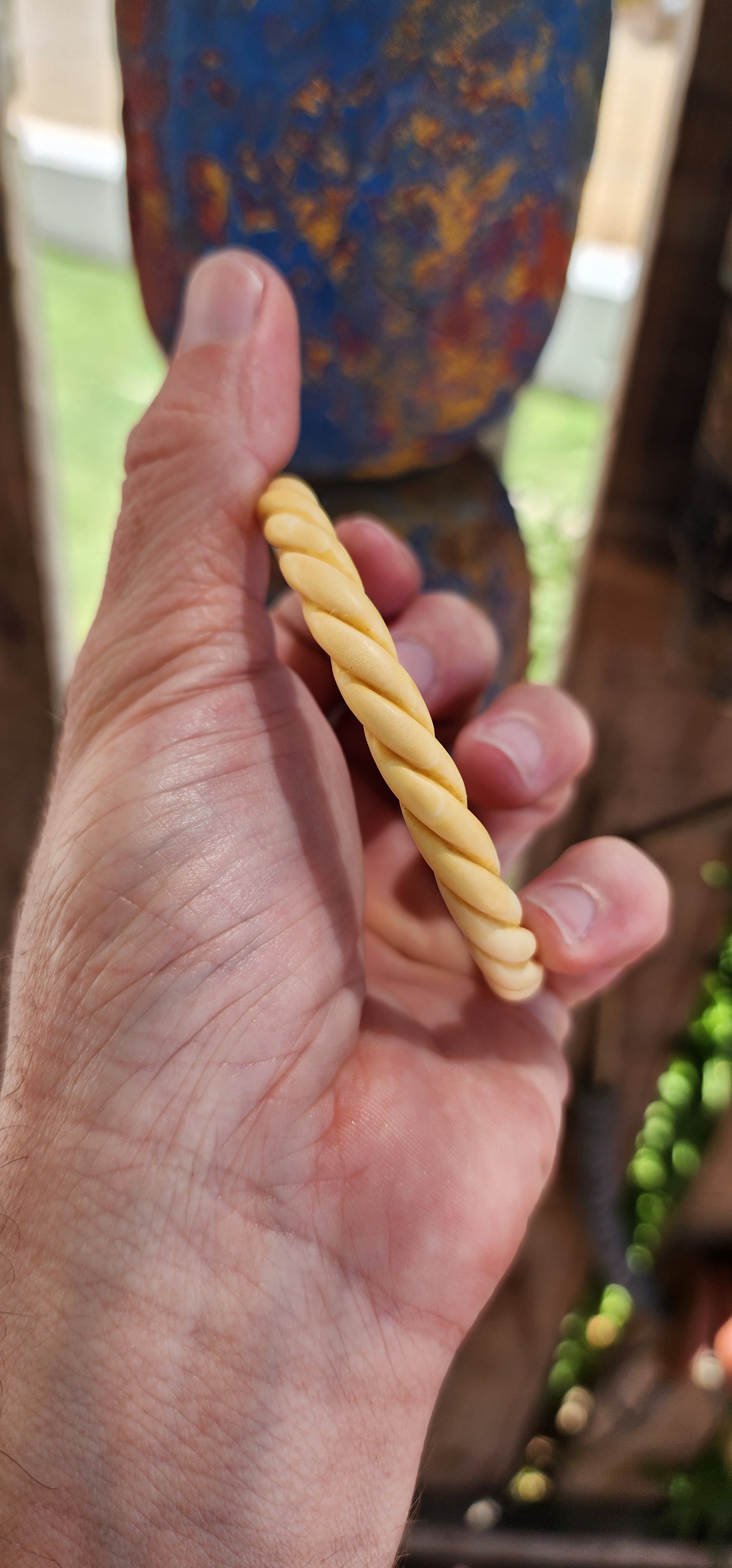 This antique pre-ban hand-carved ivory bangle is a remarkable example of skilled craftsmanship and timeless beauty.