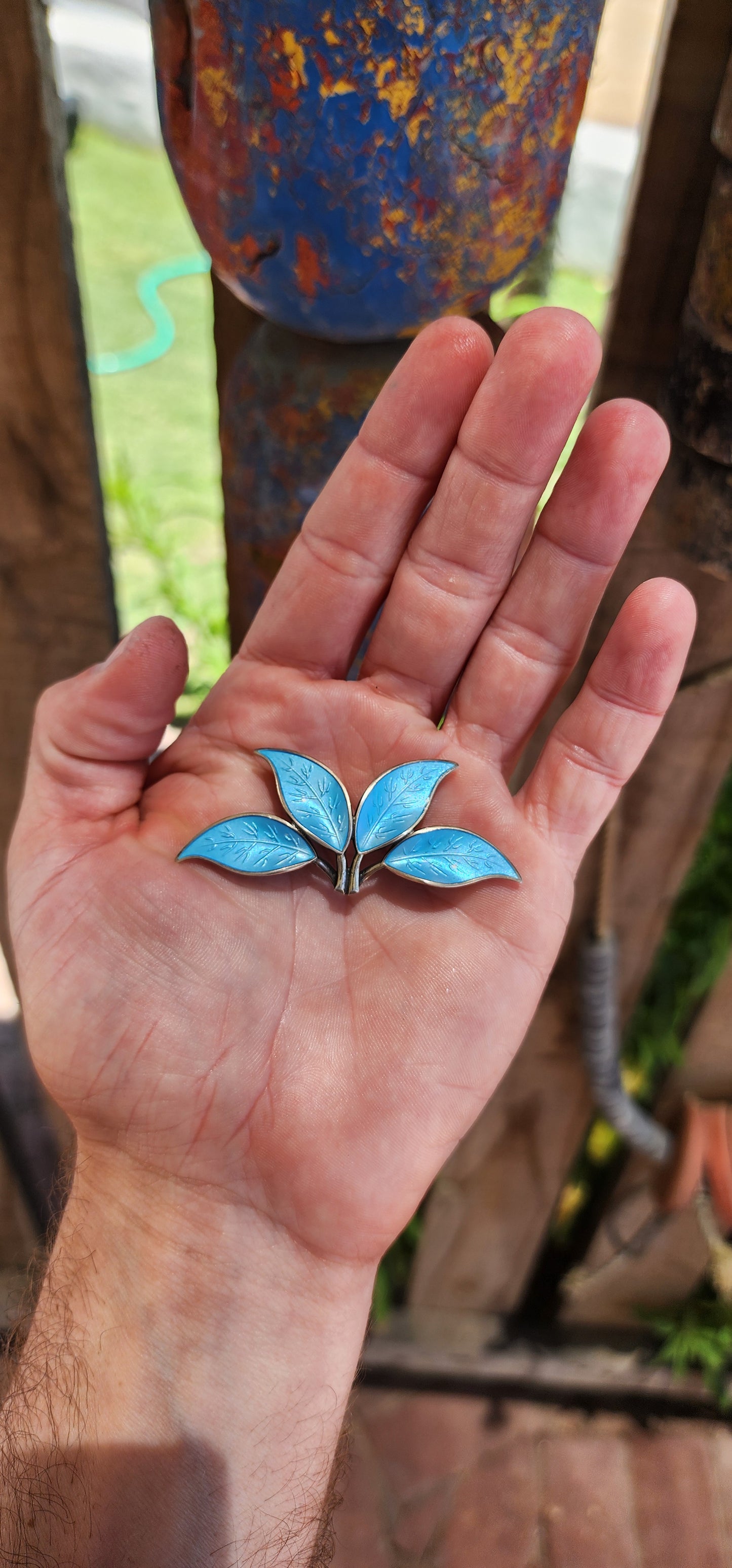 This 1950s Modernist David Andersen/Willy Winnaess sterling silver and blue enamel guilloché leaves brooch is a true masterpiece of Scandinavian design and craftsmanship, embodying the essence of mid-century modernism.