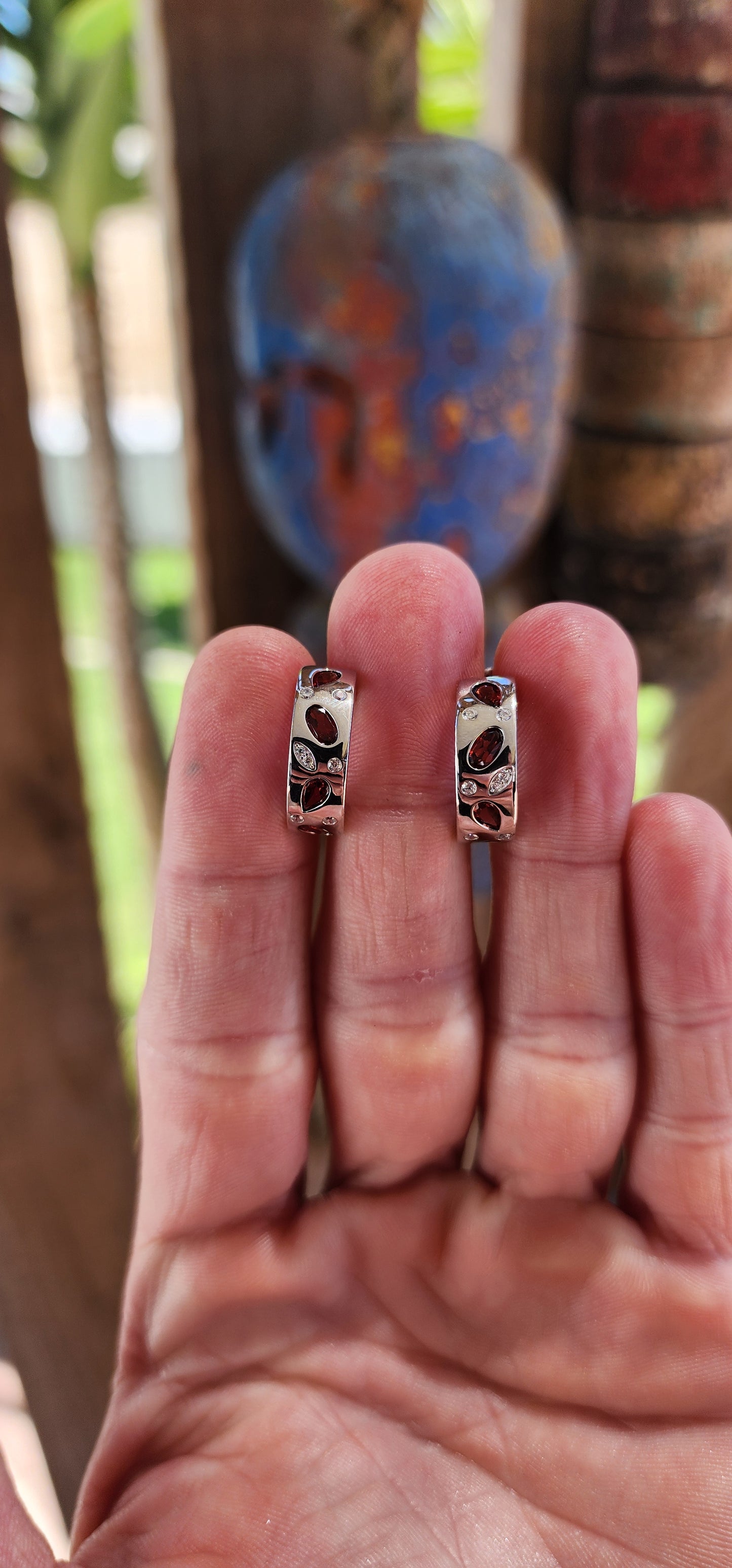 These sterling silver half-hoop earrings are absolutely stunning, designed for those who appreciate both beauty and practicality. Their graceful half-hoop silhouette allows them to dangle effortlessly, striking the perfect balance.