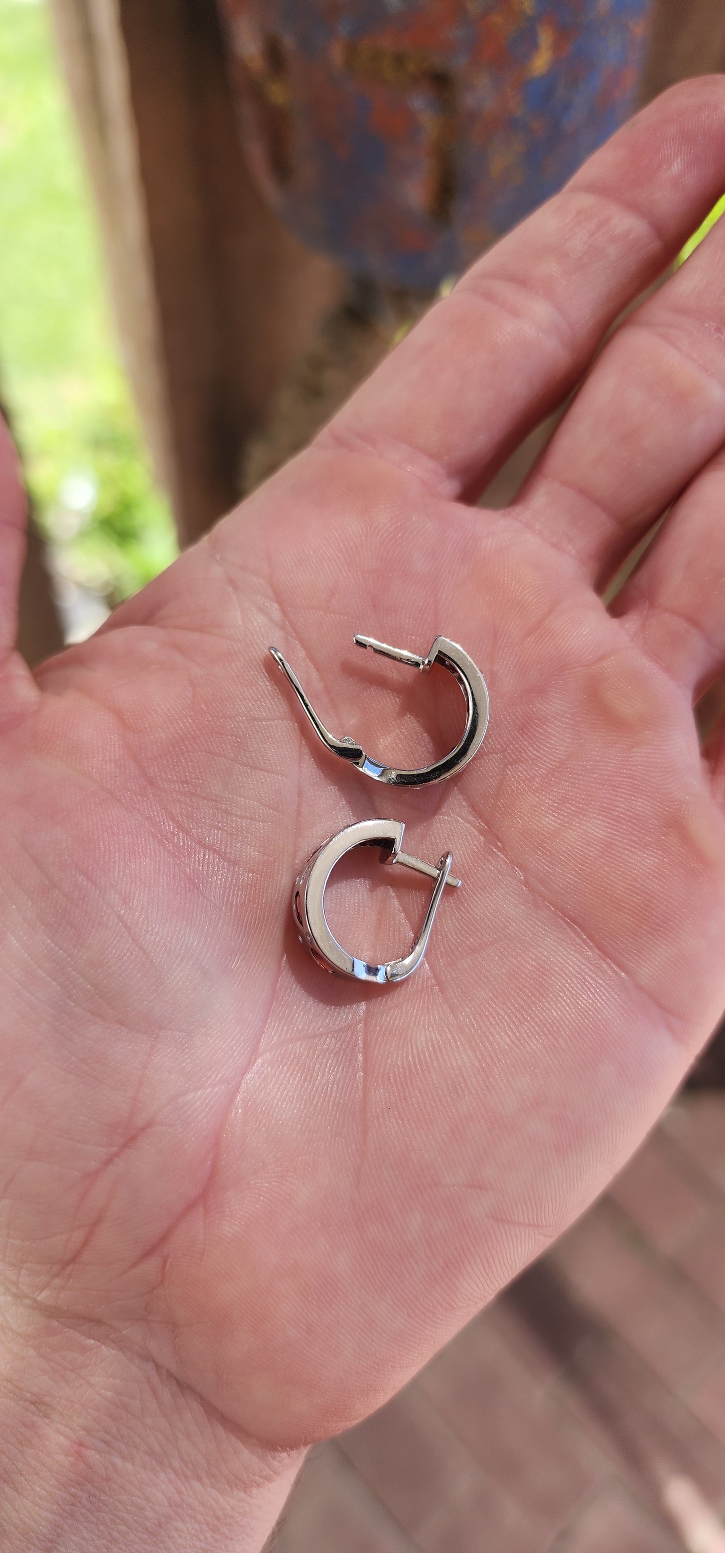 These sterling silver half-hoop earrings are absolutely stunning, designed for those who appreciate both beauty and practicality. Their graceful half-hoop silhouette allows them to dangle effortlessly, striking the perfect balance.