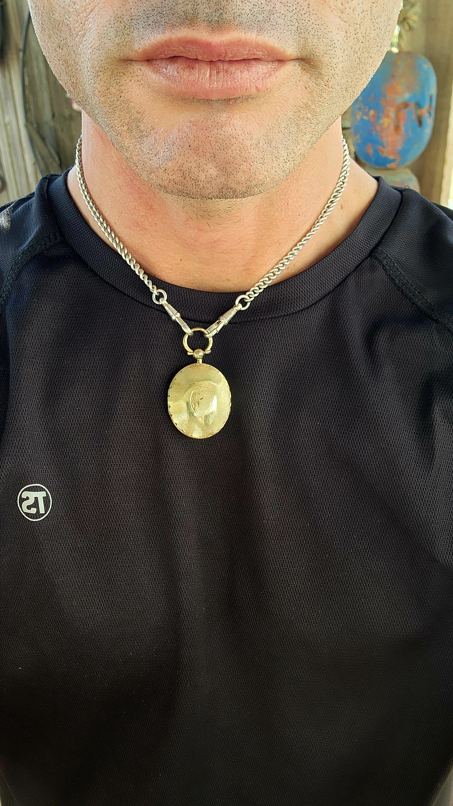 This Antique Victorian-era oval-shaped pinchbeck double keepsake locket is a beautiful and historically significant piece that embodies the sentimental and intricate craftsmanship of the 19th century.