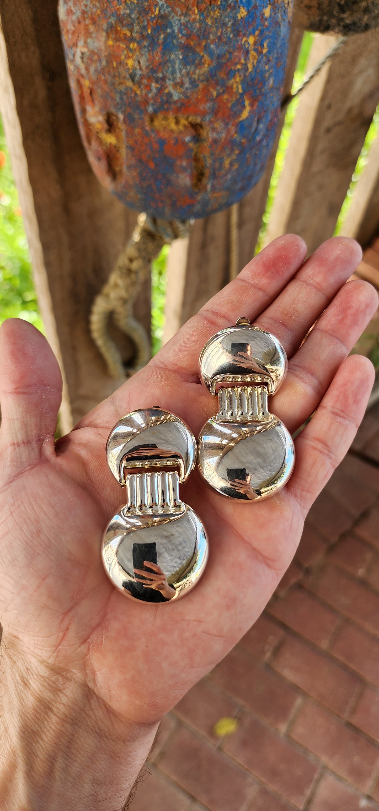 Architectural Chic from the Space Age!
Bold, sculptural, and irresistibly retro — this striking pair of vintage 1980s silver-plated costume clip-on earrings is like wearing a piece of modernist art straight from a design museum.