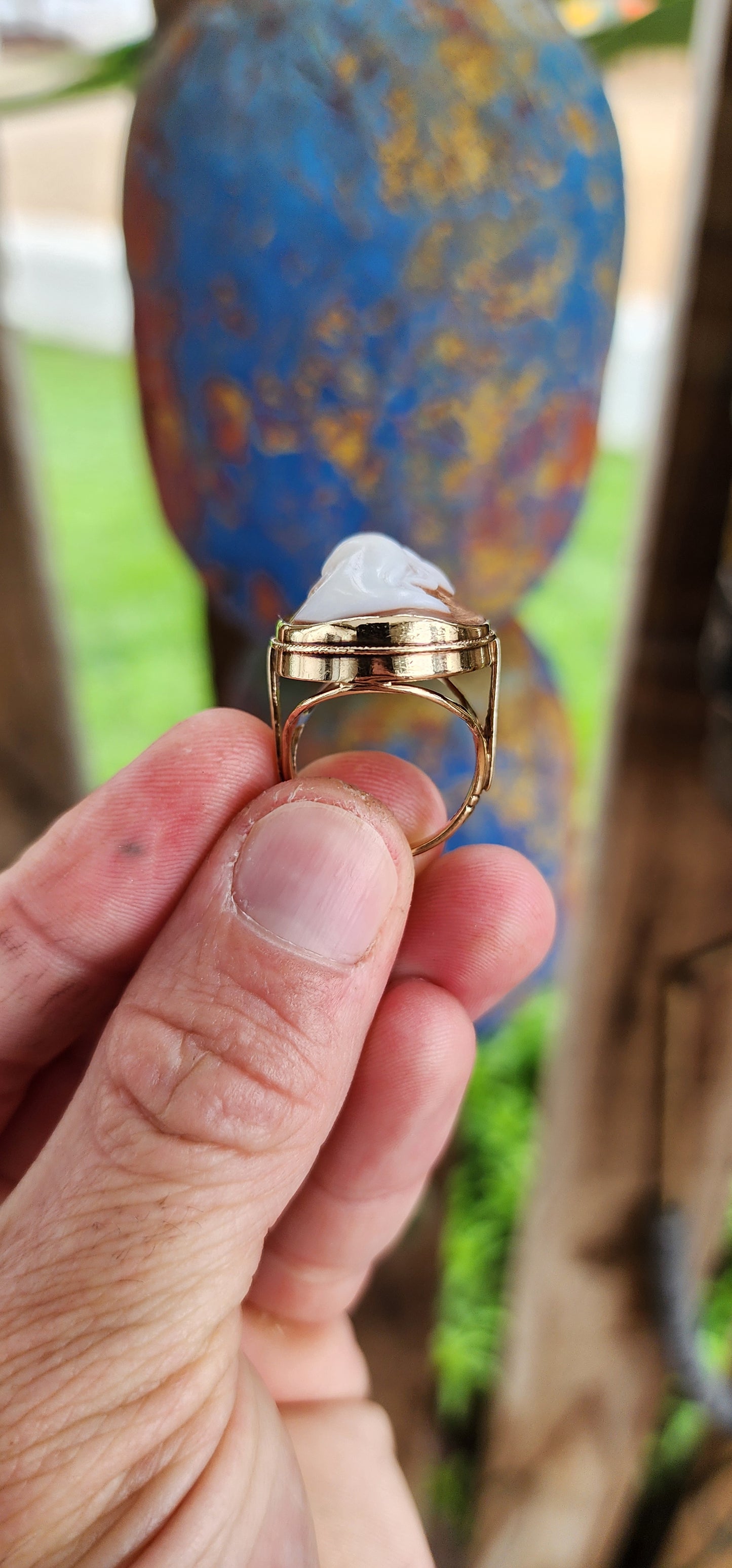 A Splendid Testament to Edwardian Elegance: An Early 20th Century High Relief Conch Shell Cameo statement ring in 9ct Rosy Gold.