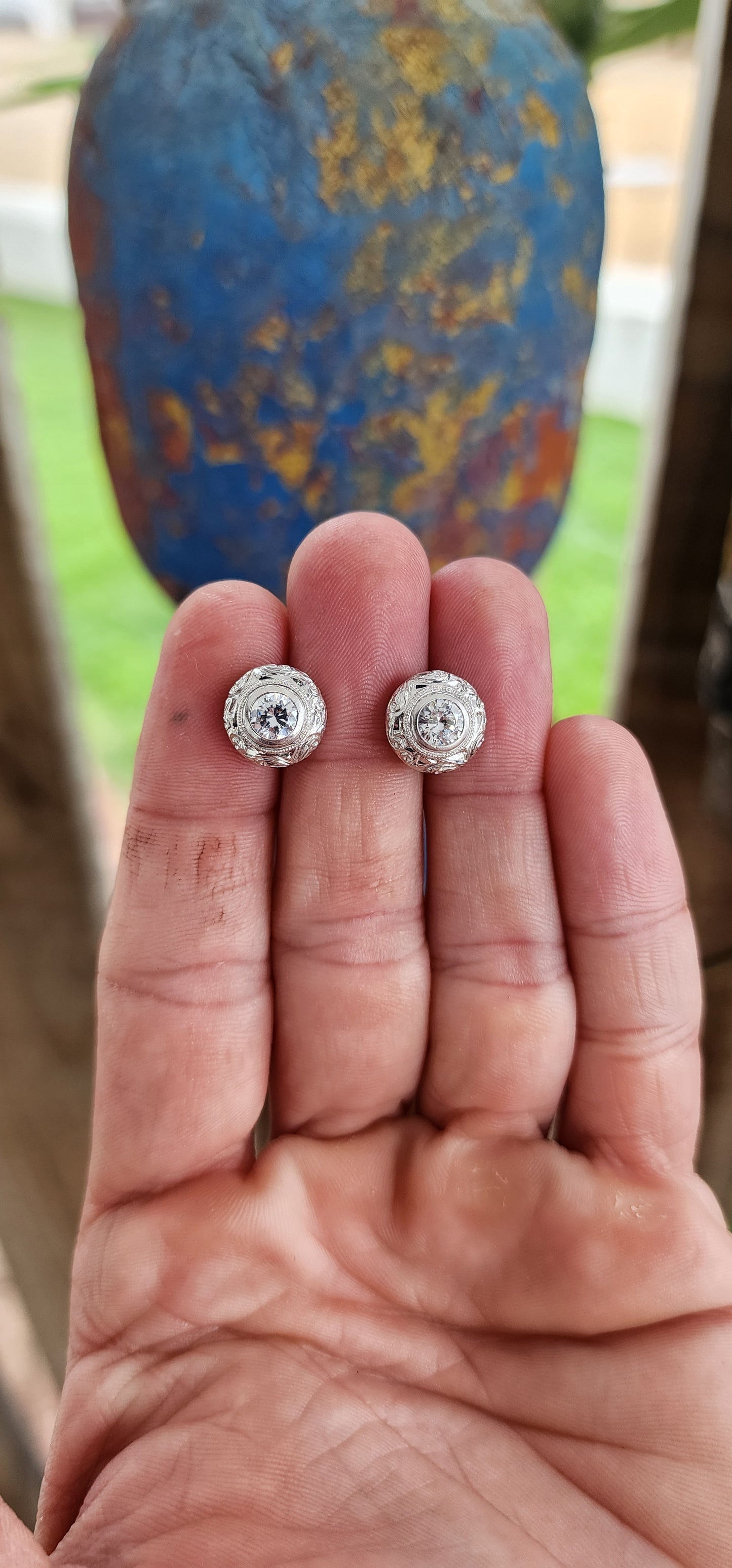 Meet your new everyday crown jewels: a marvelous pair of designer button-style stud earrings by the iconic South African jeweller Jenna Clifford, celebrated for her timeless elegance and masterful blend of classic and contemporary design.