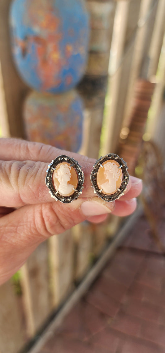 A pair of vintage Italian 800 Silver and Conch Shell Cameo Clip-On Earrings, Circa 1940's.
Gracefully embodying the timeless elegance of Belle Époque refinement, this exquisite pair of vintage earrings is a masterclass in classical ornamentation.