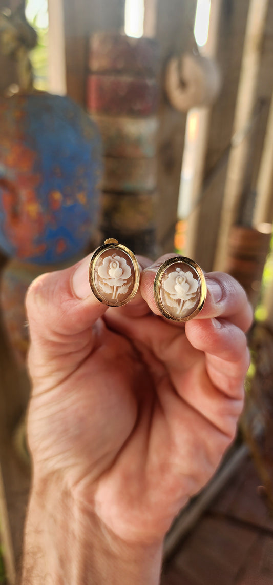 An Exquisite Pair of Mid-Century Carved Conch Shell Cameo Earrings, Circa 1950s.
These enchanting vintage earrings radiate timeless elegance, meticulously handcrafted during the mid-20th century and set in luxurious 14ct yellow gold.