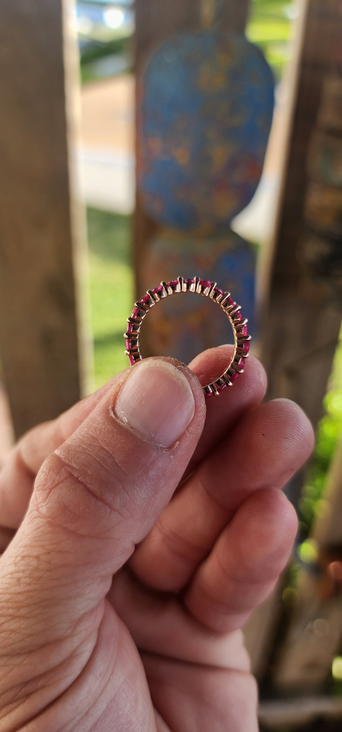 Timeless yet daring. Elegant yet powerful!
This unisex full eternity ring is pure enchantment—crafted in gleaming sterling silver and blushed with romantic rose gold plating, it’s a piece that radiates warmth, depth, and drama.