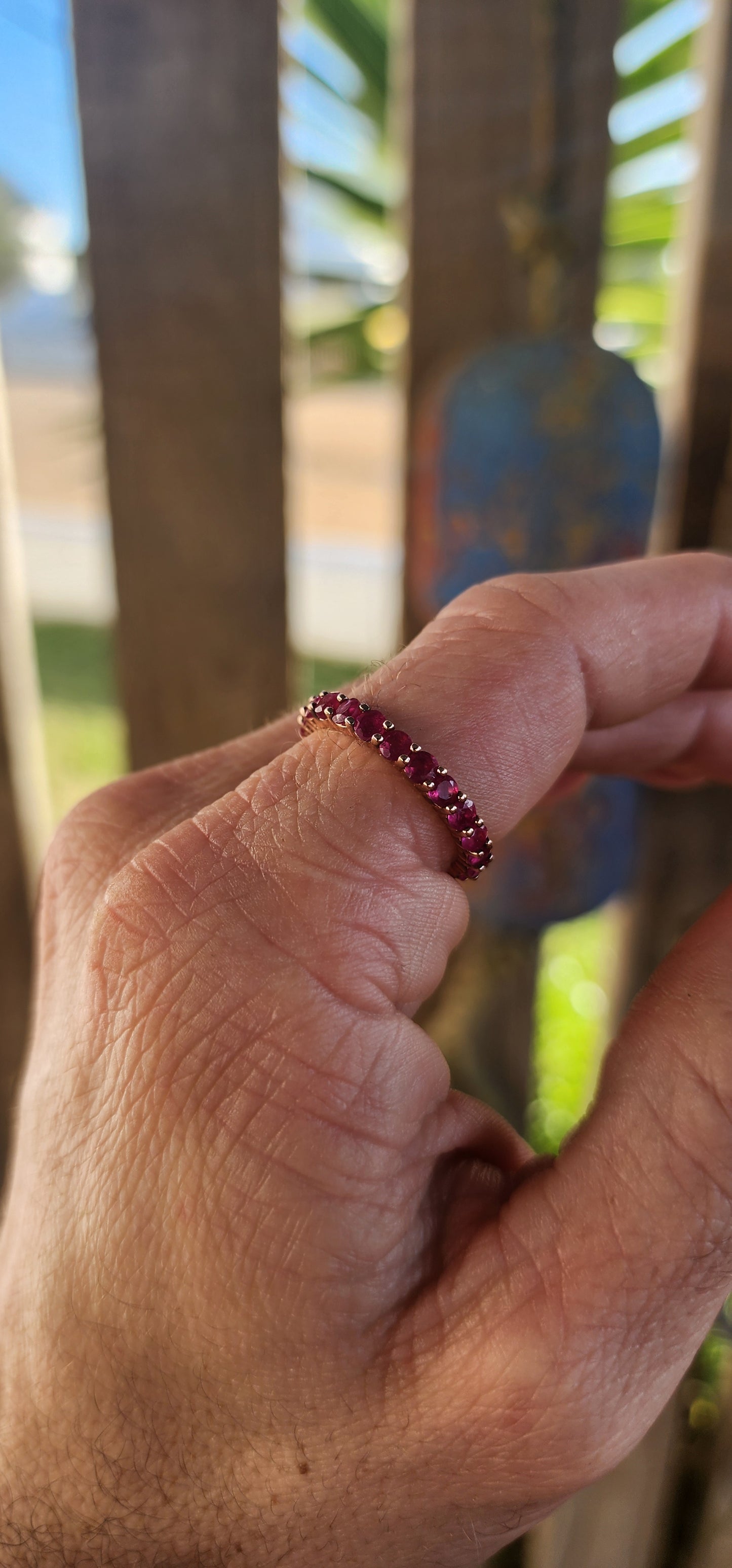 Timeless yet daring. Elegant yet powerful!
This unisex full eternity ring is pure enchantment—crafted in gleaming sterling silver and blushed with romantic rose gold plating, it’s a piece that radiates warmth, depth, and drama.