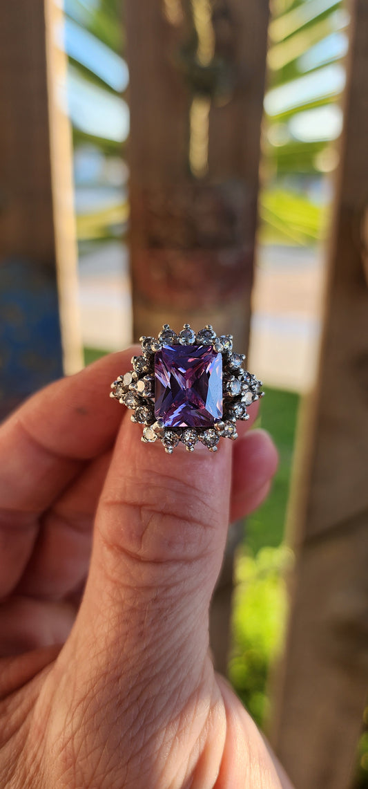 She’s bold, she’s brilliant, and she’s got a flair for the dramatic—this vintage cluster ring is your finger’s answer to a standing ovation.