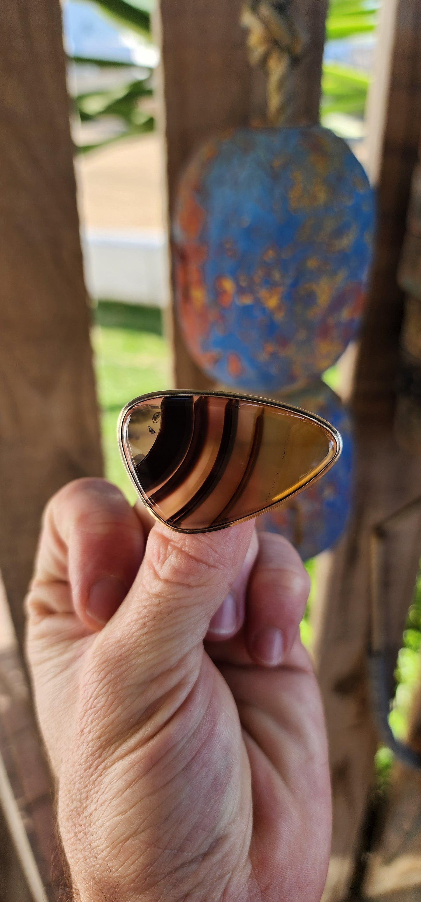 A bold beauty from the modernist 1970s, this vintage brooch is a wearable ode to Earth’s ancient artistry and retro design flair.