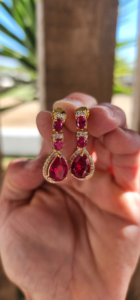 Crafted in sterling silver and luxuriously plated with 18ct yellow gold, these red-carpet-worthy drop earrings serve pure glamour with every glint.