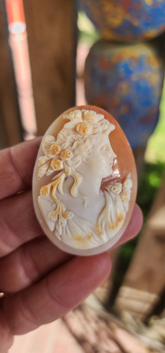 An extraordinary example of antique cameo artistry — a generously sized, masterfully carved loose cameo ready to be set into a brooch, pendant, or simply admired as a standalone treasure in any connoisseur’s cabinet of curiosities.
