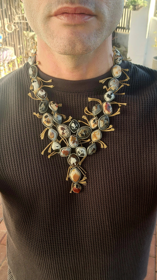 "Nguni Warrior Queen” — The Primal Elegance of Chantal Mayer.
This marvelous statement creation by South African designer Chantal Mayer is nothing short of wearable art, blending primal energy with avant-garde elegance.