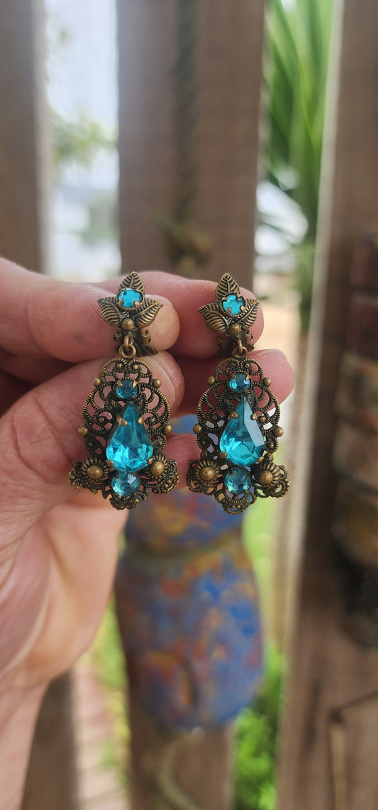 Charming Vintage 1940s Czech Filigree Clip-On Earrings.
