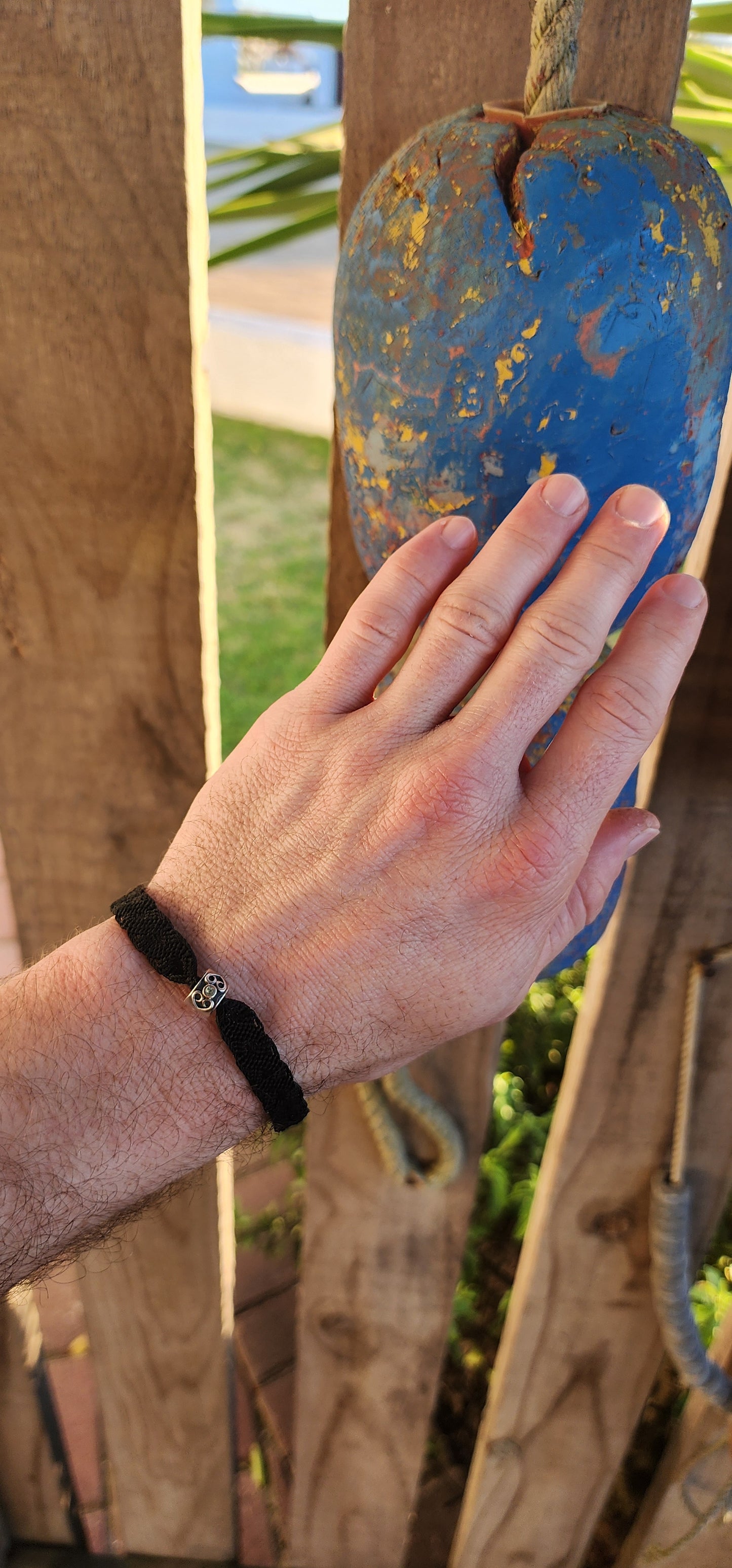 This stylish unisex P-a-n-d-o-r-a bracelet is a contemporary take on a timeless craft. Meticulously woven in rich black macramé cord, the bracelet showcases a robust and flexible structure, designed to adapt comfortably to a variety of wrist sizes.