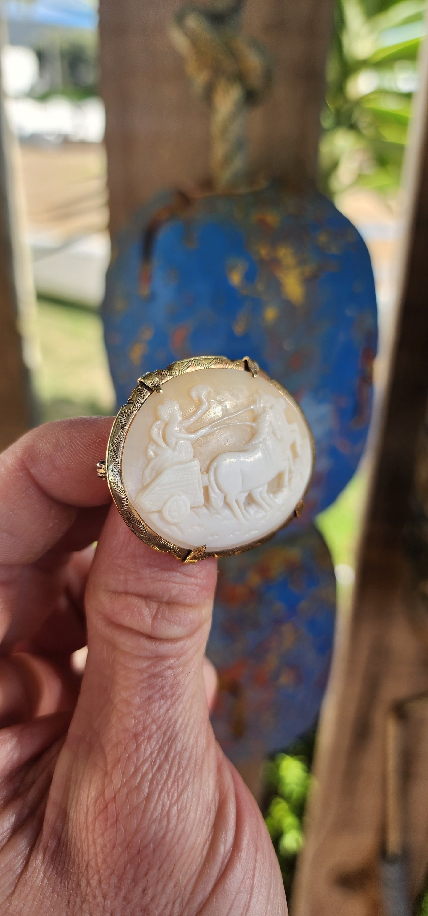 This is a generous-sized, antique late Victorian-era brooch, exquisitely crafted in warm-toned pinchbeck, a popular 19th-century alloy designed to resemble gold. Its mount cradles a beautifully hand-carved oval shell cameo.