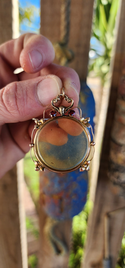 This exquisite Art Deco era double-sided locket is a dreamy example of early 20th-century craftsmanship. Hallmarked and lovingly crafted in solid 9ct rose gold, the piece dates back to Chester, circa 1932, and bears the maker’s mark of William John Pellow