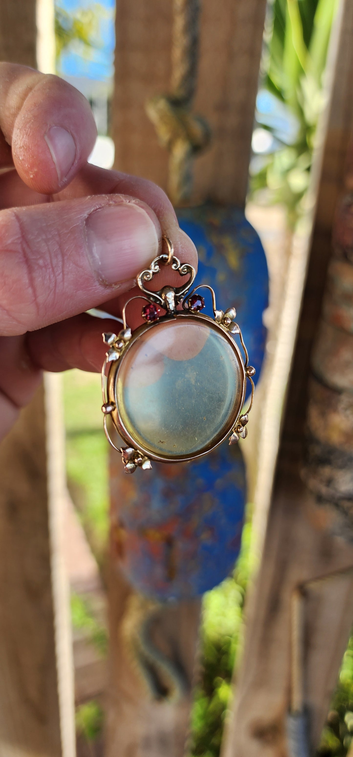This exquisite Art Deco era double-sided locket is a dreamy example of early 20th-century craftsmanship. Hallmarked and lovingly crafted in solid 9ct rose gold, the piece dates back to Chester, circa 1932, and bears the maker’s mark of William John Pellow