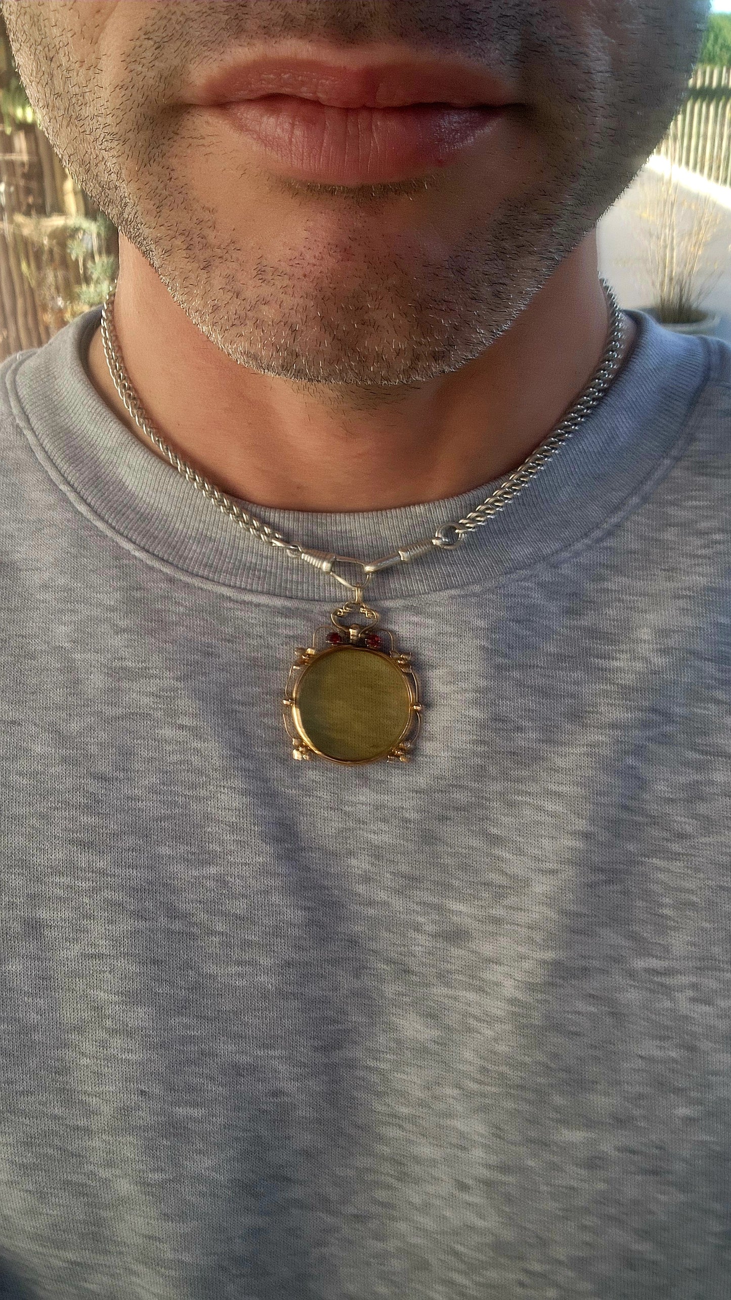 This exquisite Art Deco era double-sided locket is a dreamy example of early 20th-century craftsmanship. Hallmarked and lovingly crafted in solid 9ct rose gold, the piece dates back to Chester, circa 1932, and bears the maker’s mark of William John Pellow