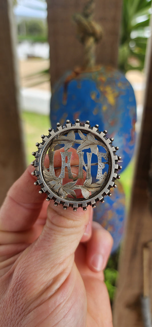 For the Janes of the world—or lovers of Victorian charm—this remarkable antique brooch is a true relic of the 19th century's Aesthetic Movement, where beauty and symbolism danced hand in hand.