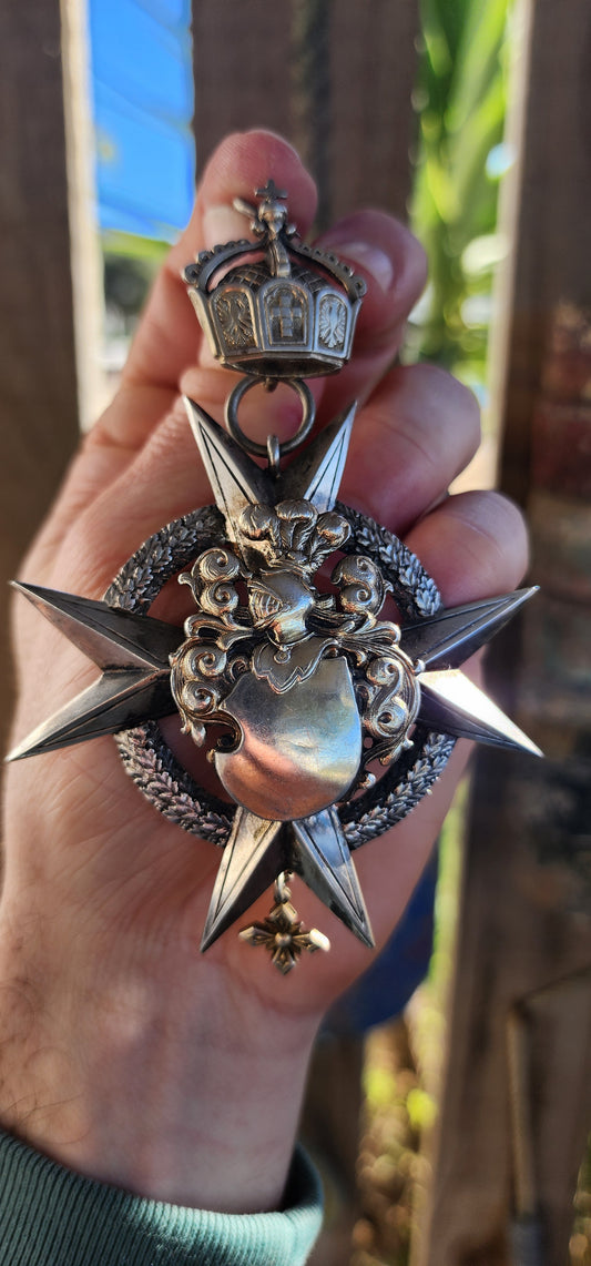 This magnificent oversized medal is an exceptional relic of German craftsmanship and tradition, forged in solid 800 silver and dated 1914.