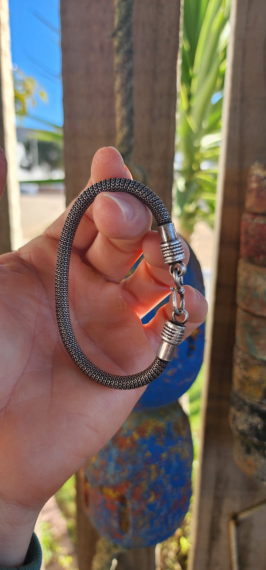 Vintage Sterling Silver Balinese Snake-Style Bracelet.
This unisex treasure is a fine example of Balinese craftsmanship, forged in solid sterling silver.