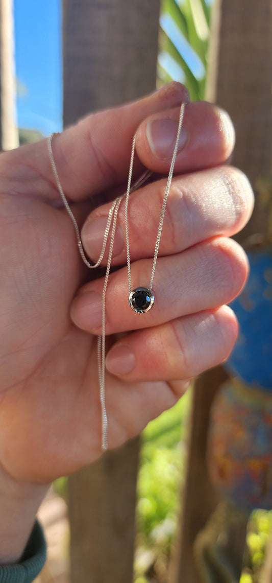 “Black Diamond Pulse” – A Talisman of Quiet Strength.