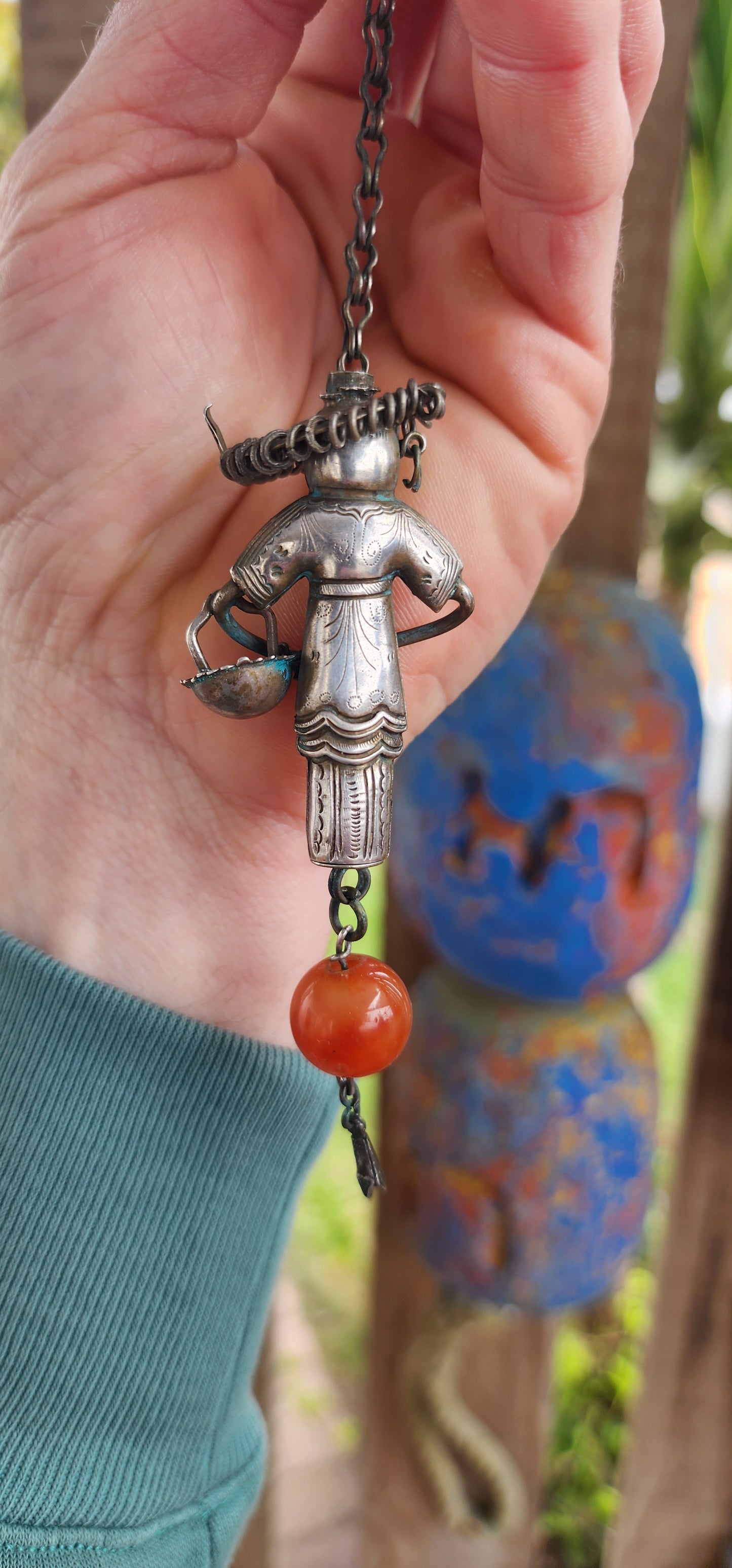 Marvelous antique Chinese Qing Dynasty (1644–1911) chatelaine sewing needle case, exquisitely handcrafted in low-grade silver. This piece is both practical and symbolic – a glimpse into the artistry of everyday life in old China.