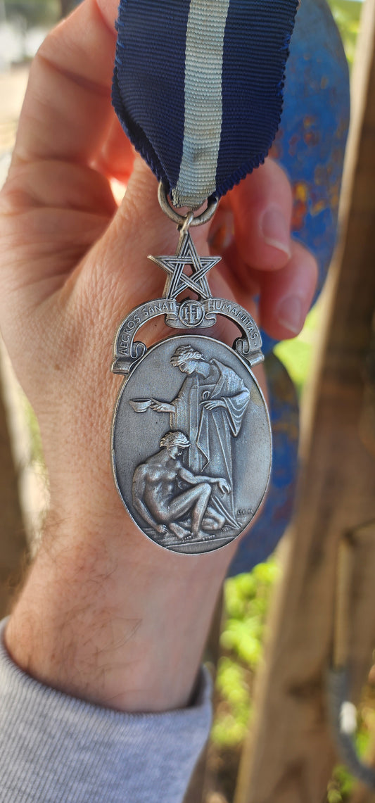 A true treasure steeped in fraternal history – this is a Silver-plated Permanent Steward’s Jewel of the Royal Masonic Hospital, awarded to Bro. J.H. Kenshole No. 7389.
