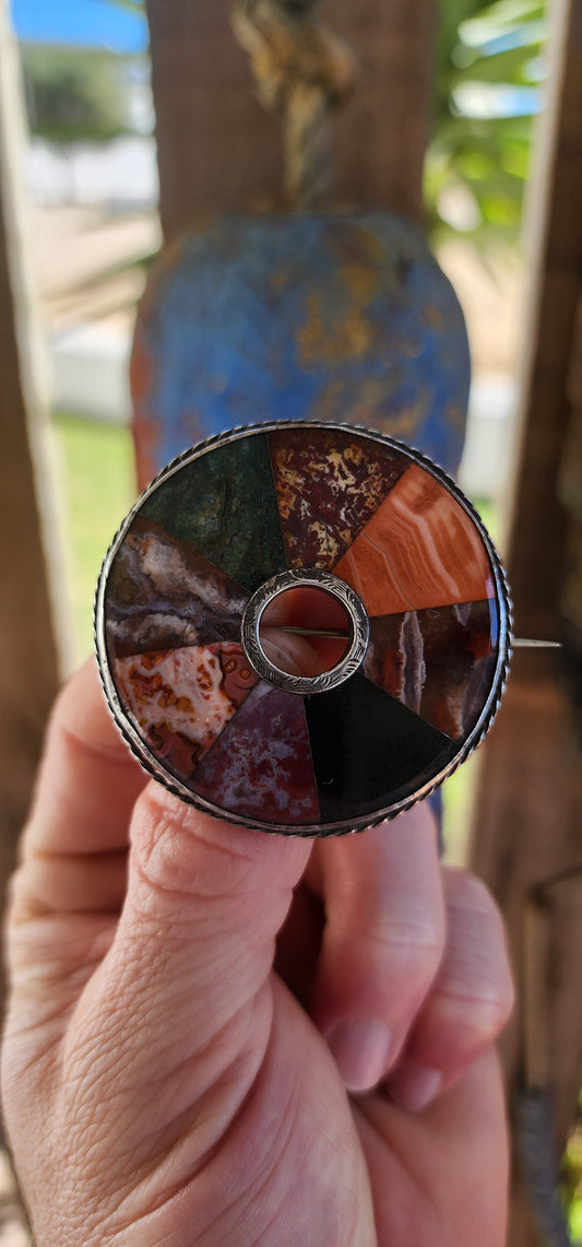 Antique Early Victorian Scottish Agate Brooch.