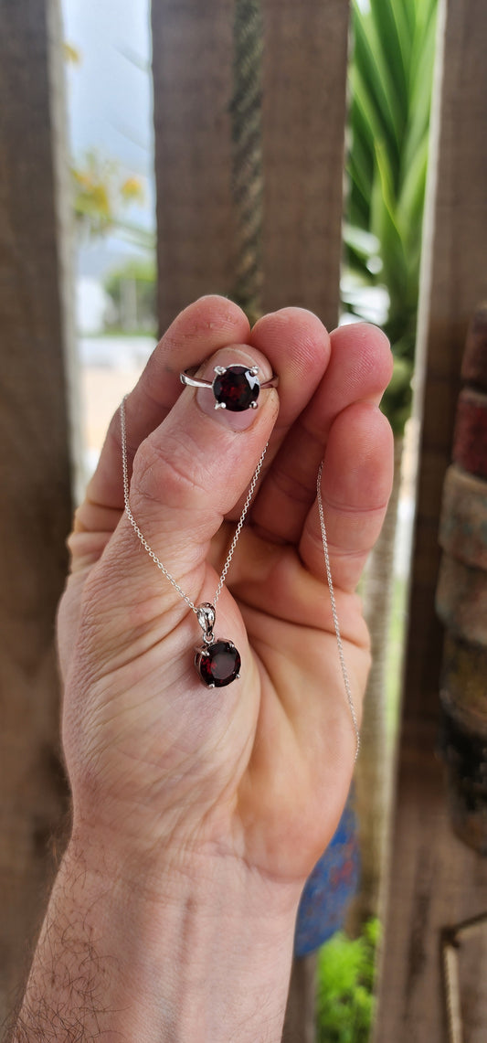Garnet Solitaires of Passion & Strength.
A timeless and elegant pairing — this classical sterling silver garnet solitaire set radiates quiet power.
