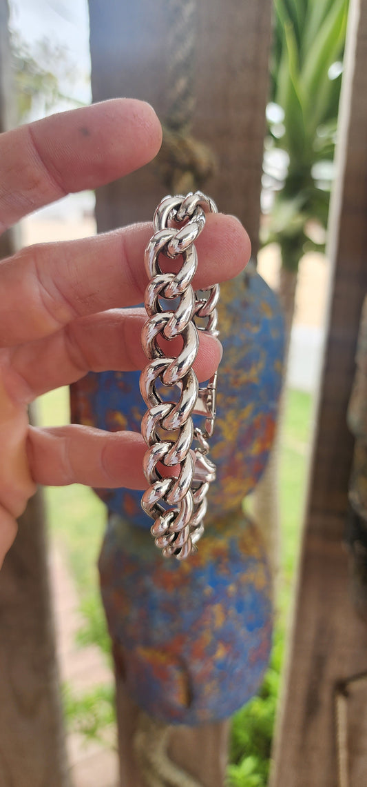 This chunky unisex Italian-made sterling silver bracelet is pure power and polish in one irresistible piece!