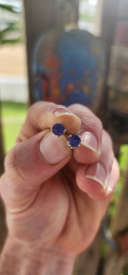 Small in size but rich in presence, these sterling silver stud earrings are a refined nod to nature’s twilight palette.