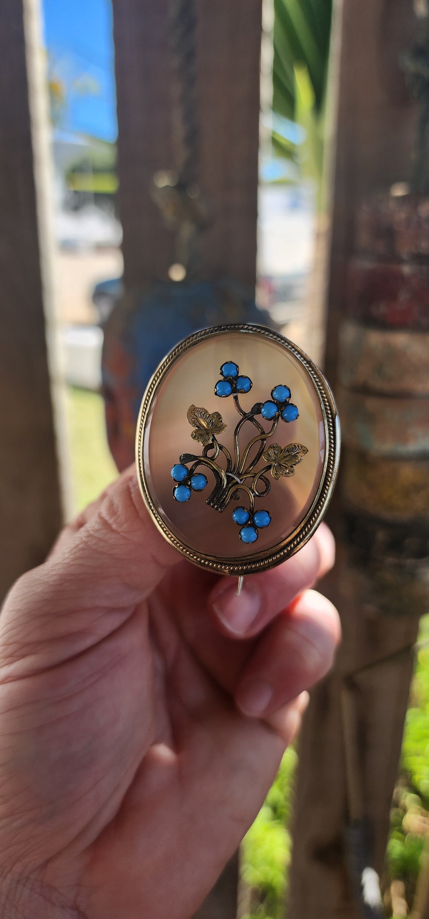 Exceptional and large-sized antique Victorian “Forget-Me-Not” lovers’ brooch, dating to the circa 1850s, a true jewel of sentimentality and craftsmanship.