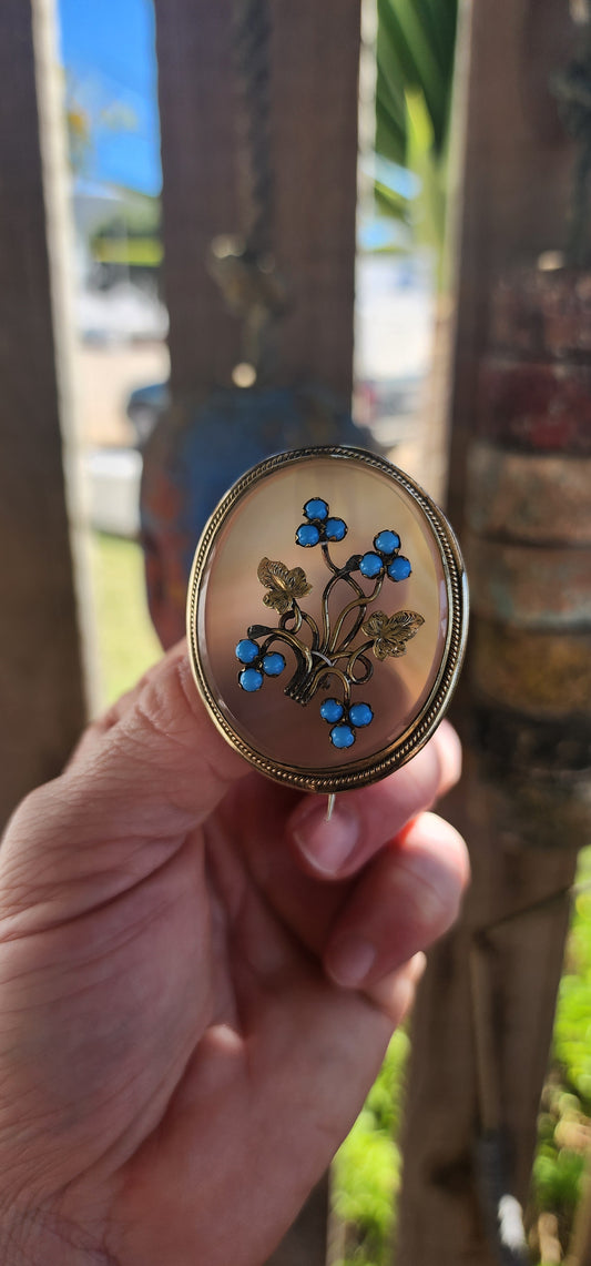 Exceptional and large-sized antique Victorian “Forget-Me-Not” lovers’ brooch, dating to the circa 1850s, a true jewel of sentimentality and craftsmanship.