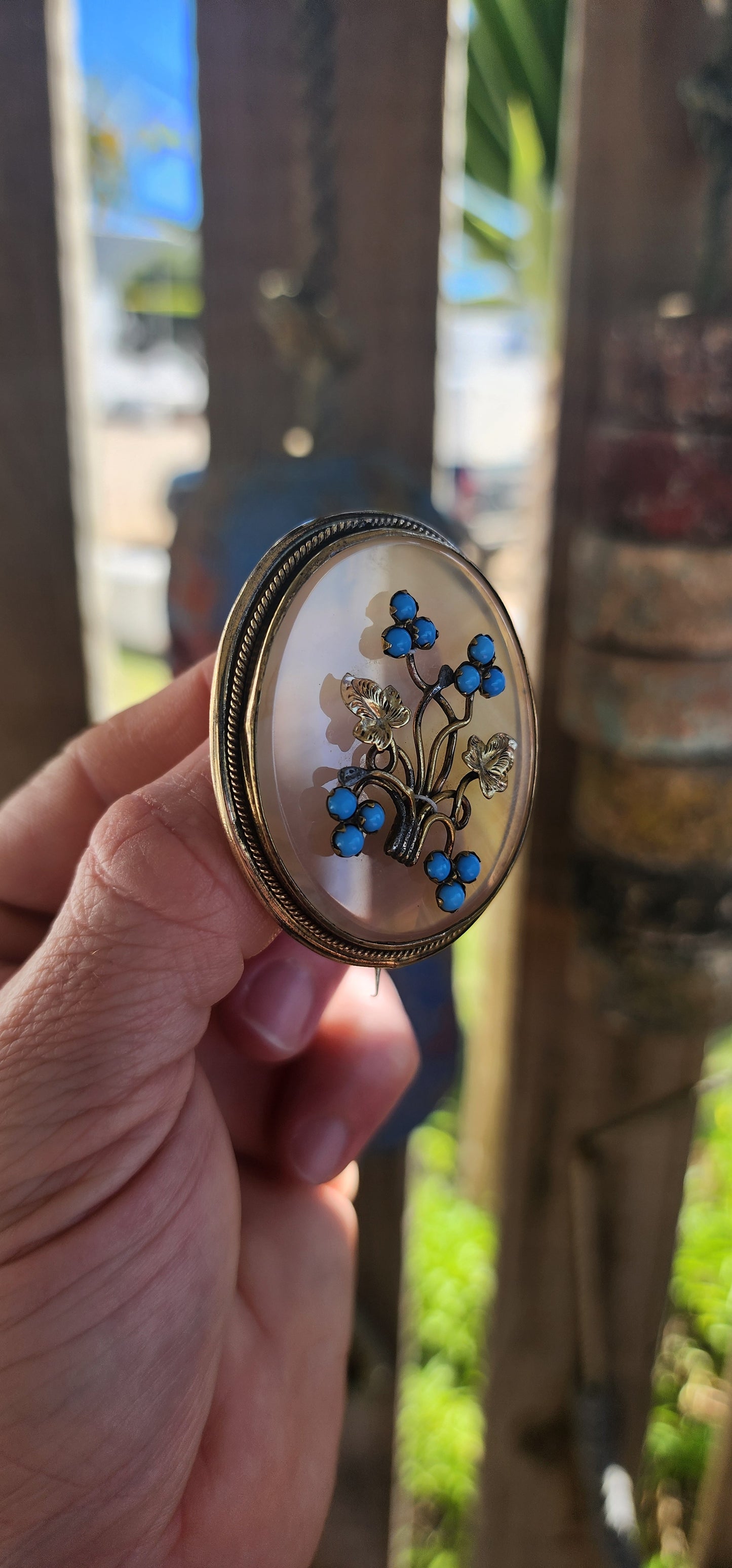 Exceptional and large-sized antique Victorian “Forget-Me-Not” lovers’ brooch, dating to the circa 1850s, a true jewel of sentimentality and craftsmanship.