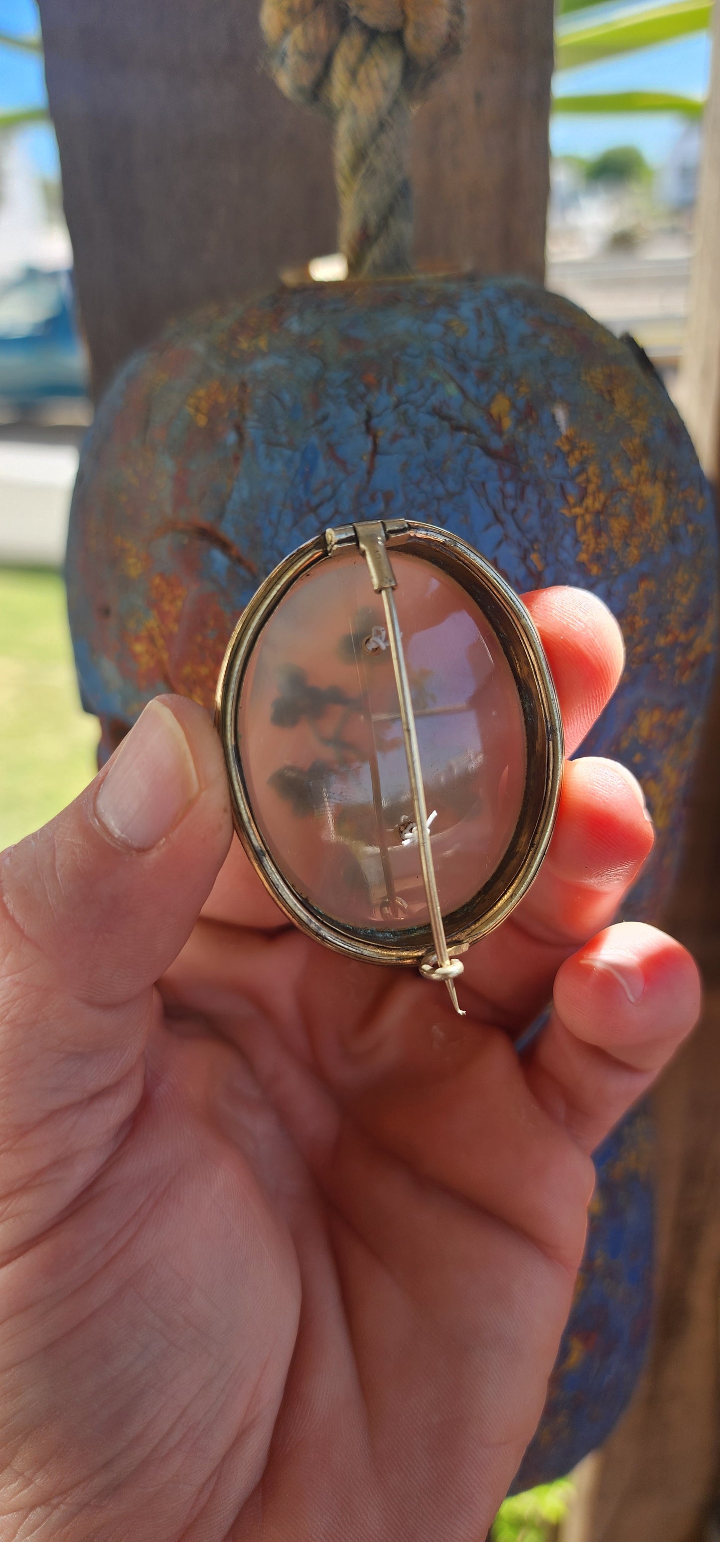 Exceptional and large-sized antique Victorian “Forget-Me-Not” lovers’ brooch, dating to the circa 1850s, a true jewel of sentimentality and craftsmanship.