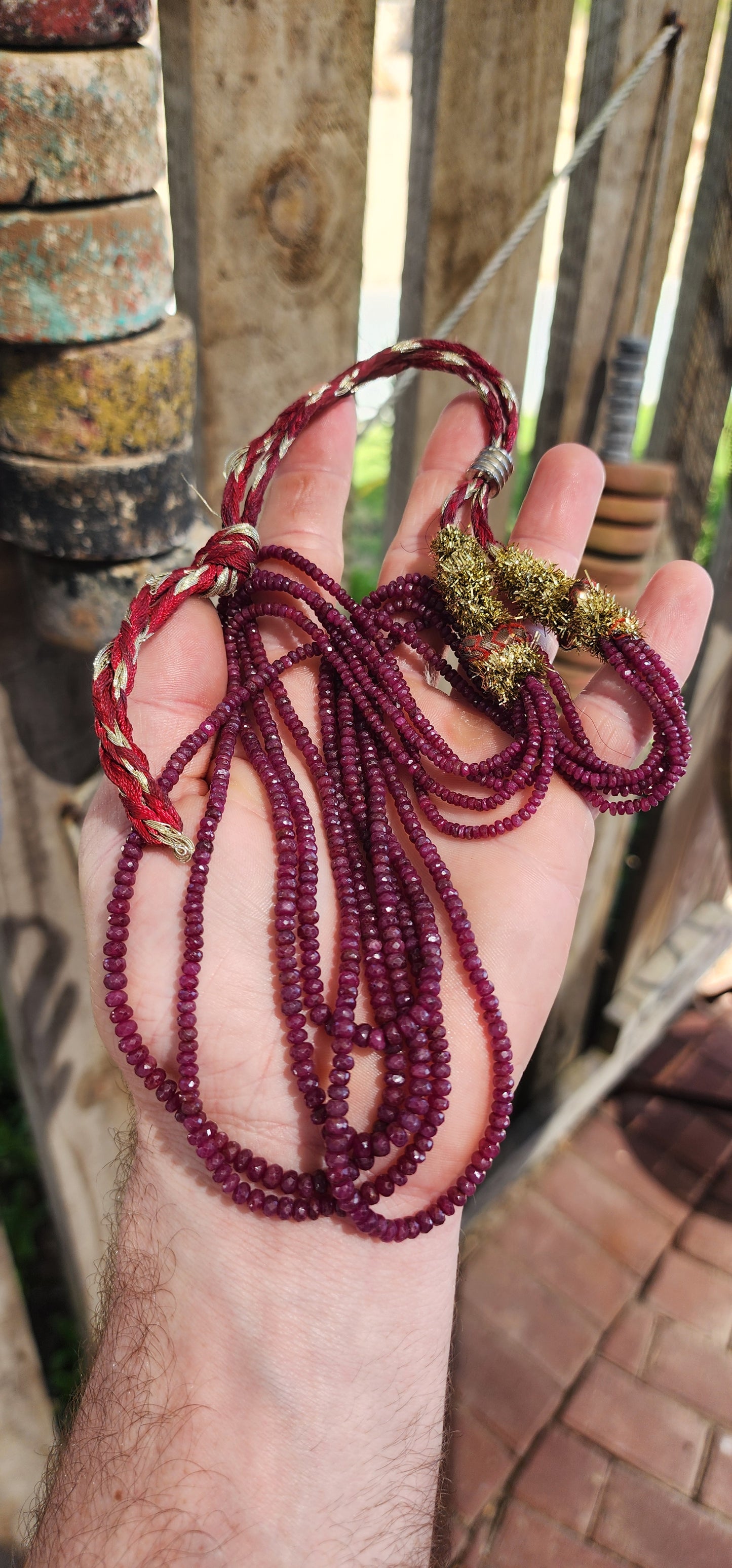 A true Expedition with Jones treasure! Up for grabs is this absolutely stunning vintage Indian five-strand Sarafa ruby gemstone necklace — a masterpiece of traditional craftsmanship and opulent gemstone beauty.