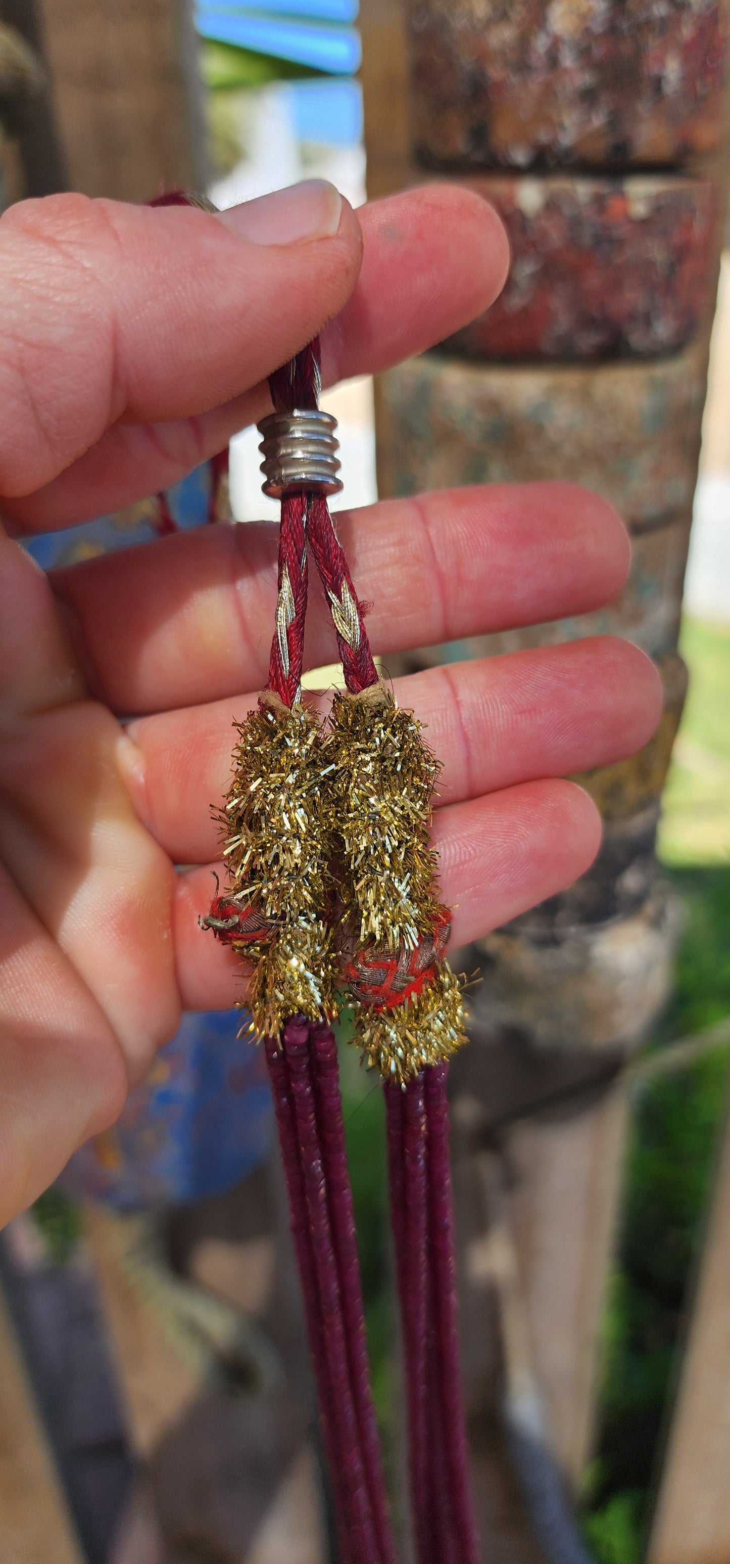 A true Expedition with Jones treasure! Up for grabs is this absolutely stunning vintage Indian five-strand Sarafa ruby gemstone necklace — a masterpiece of traditional craftsmanship and opulent gemstone beauty.
