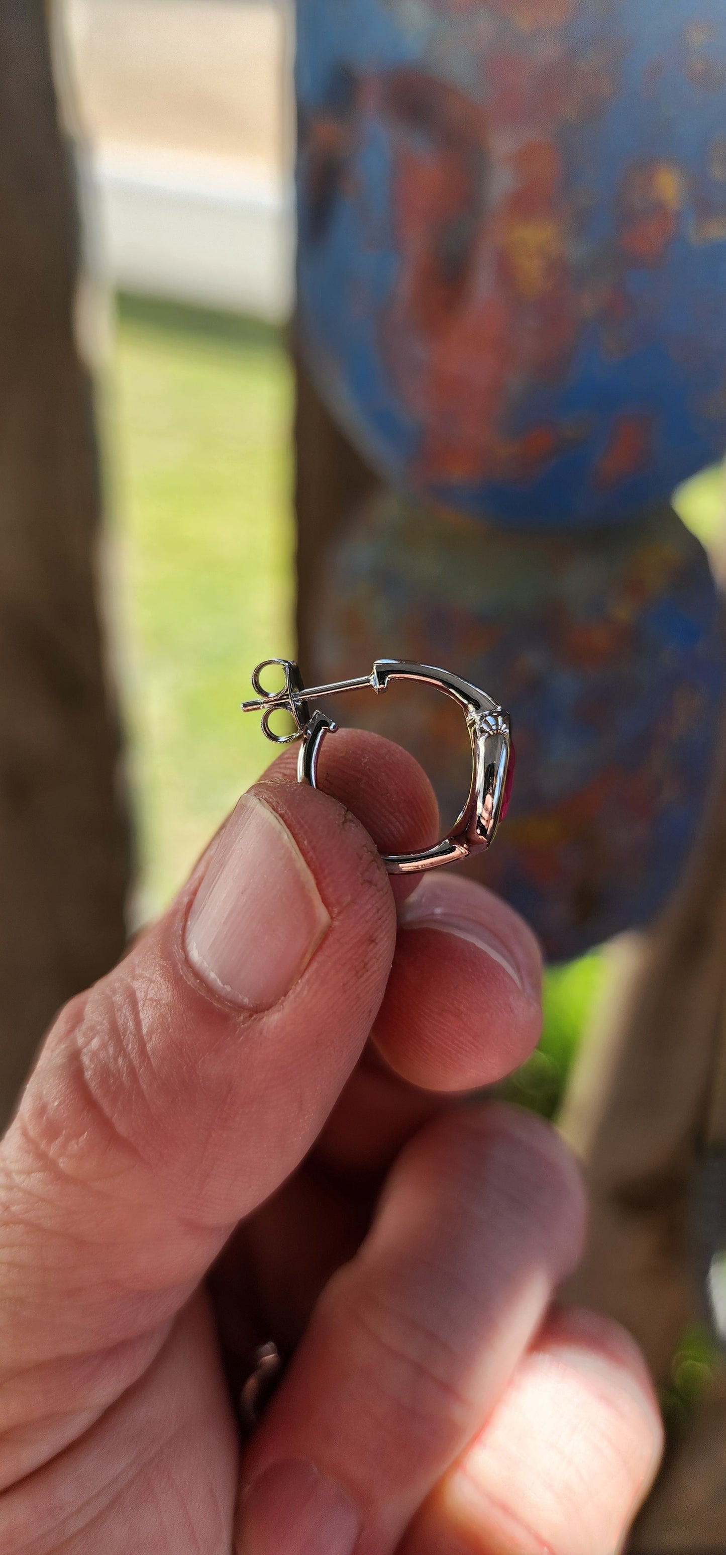 Bold, elegant, and effortlessly refined — this modernist pair of sterling silver half-hoop stud earrings commands attention with their minimalist geometry and rich color.