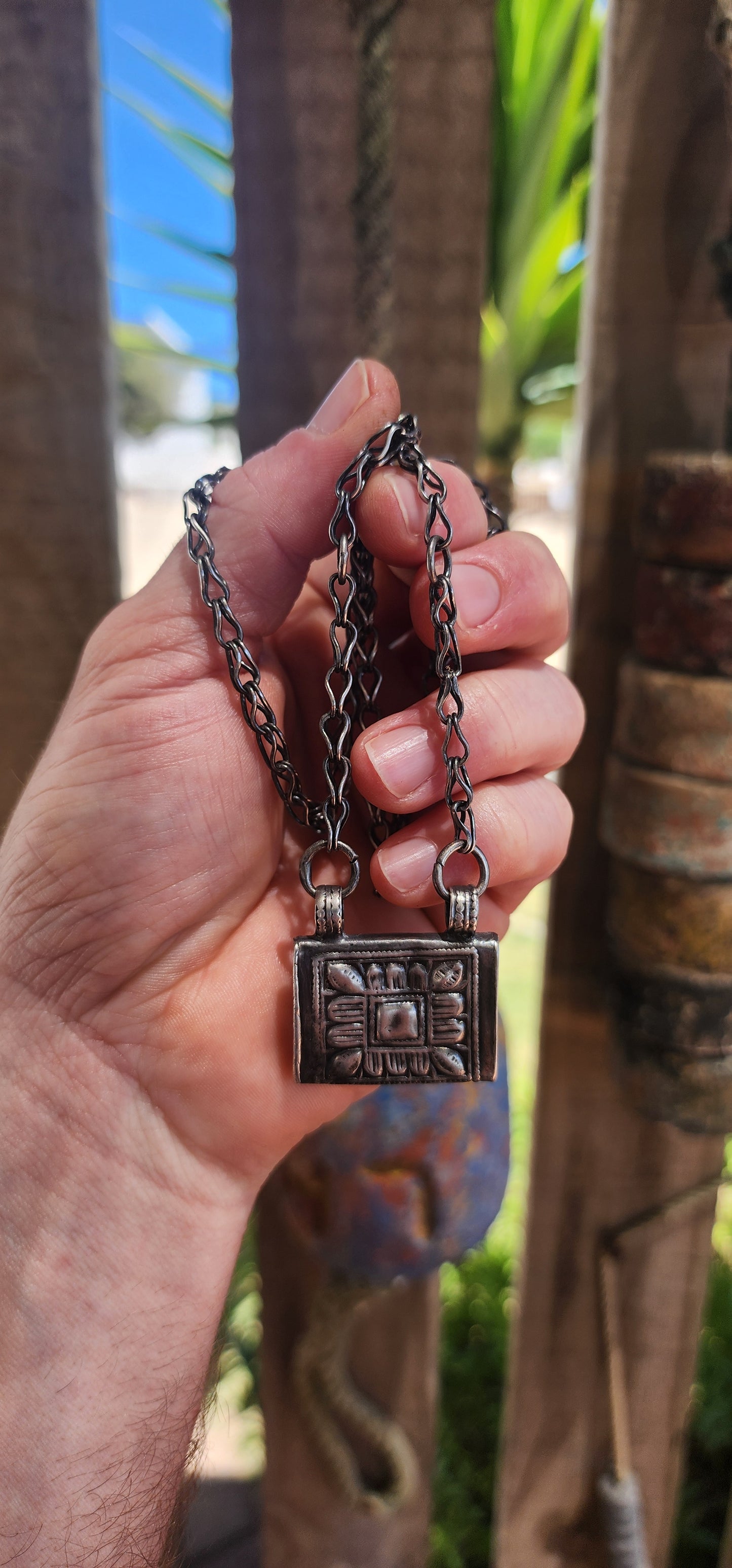 Antique Sterling Silver Omani Bedouin Hirz Prayer Box Amulet – On Original Chain.
A wonderful slice of Middle Eastern history and tradition!