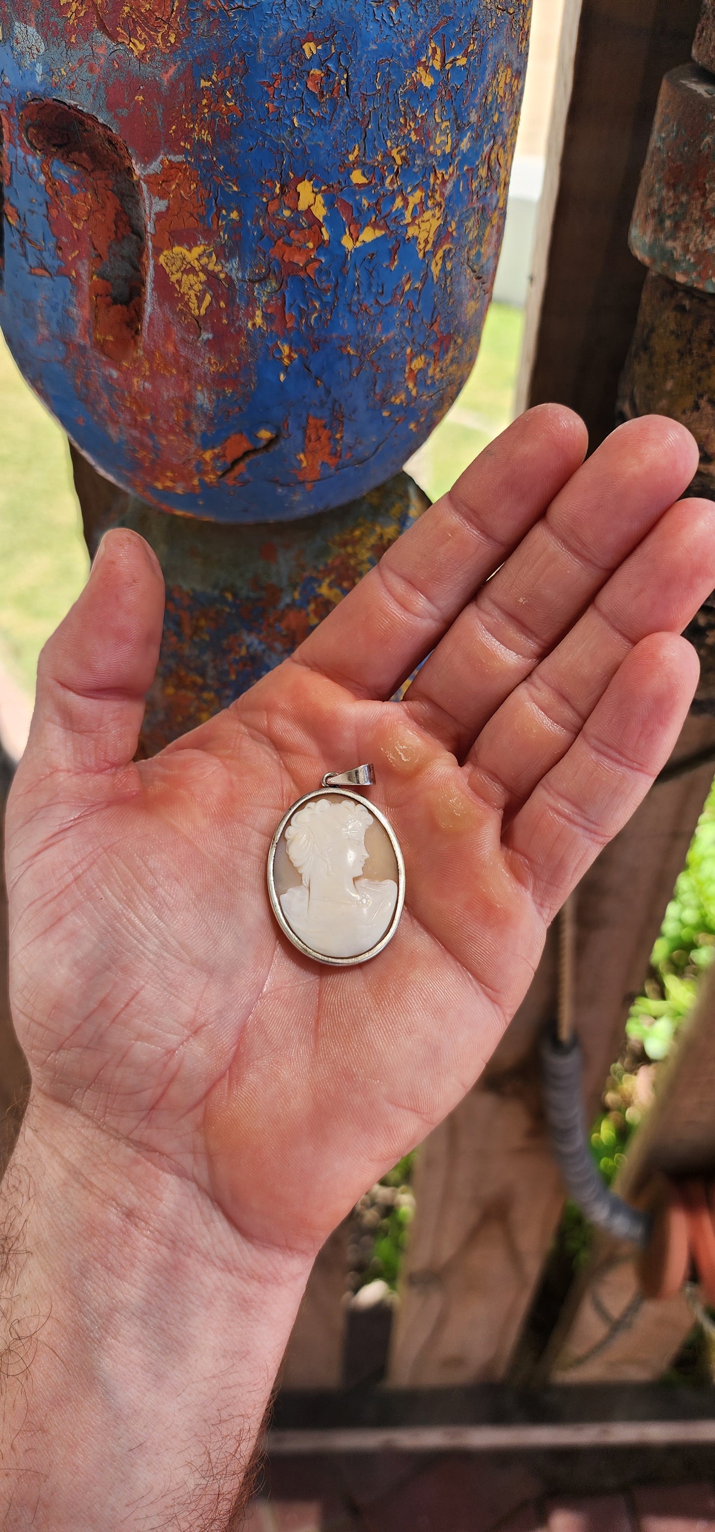 Beautifull and generous in size vintage shell cameo pendant, lovingly set in a sleek sterling silver tube-style frame.