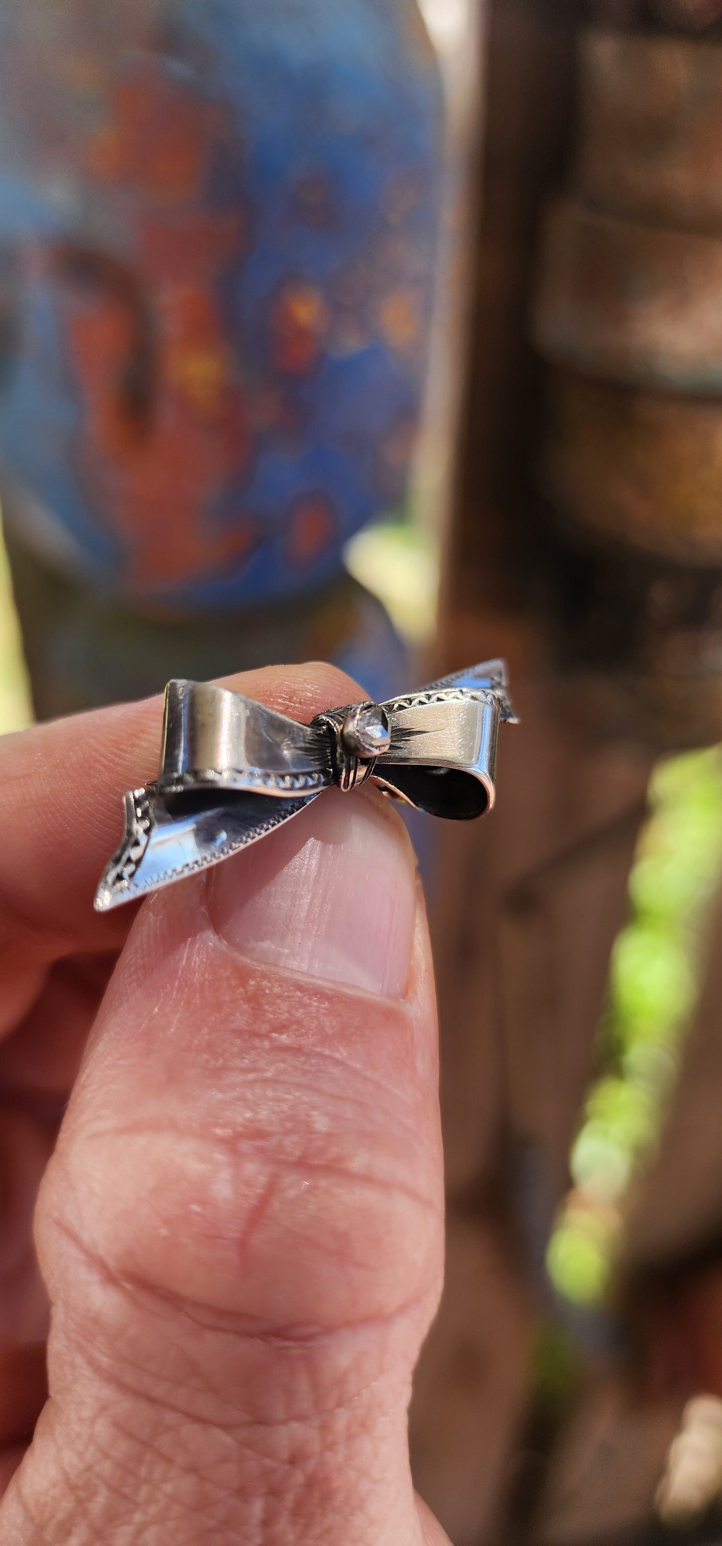Vintage Sterling Silver Bow Brooch with Rose-Cut Diamond – A Symbol of Eternal Devotion.